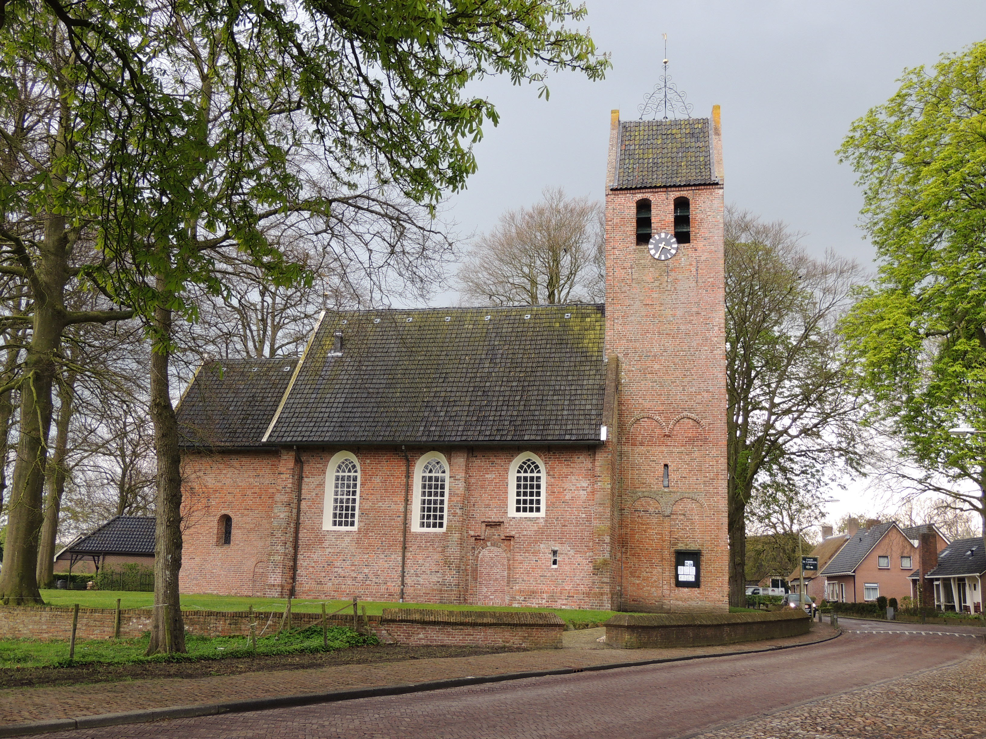 Bartholomeuskerk Noordlaren passeer je met Haren-Haren